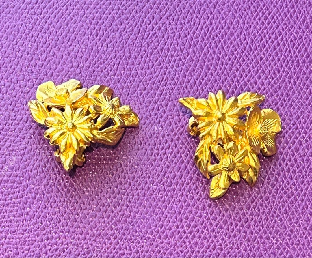 花のハート型イヤリング、リボンと花のブローチセット