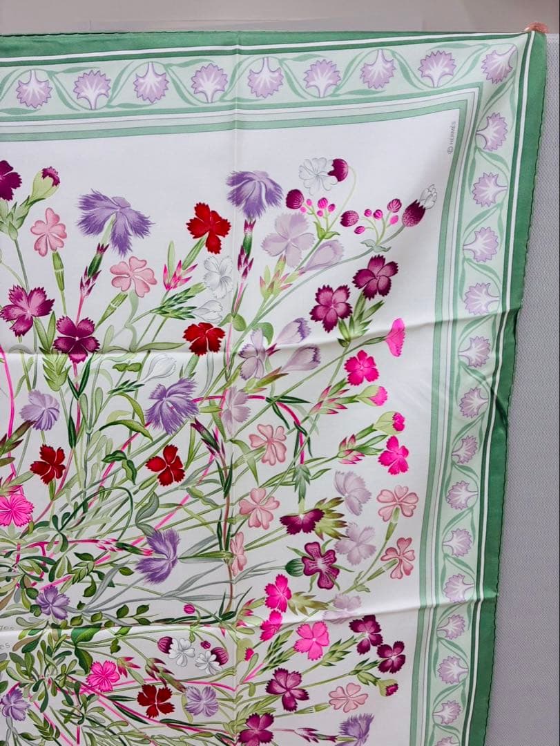 HERMES 花柄 カレ90シルクスカーフ エクアトゥール 未使用 エルメス