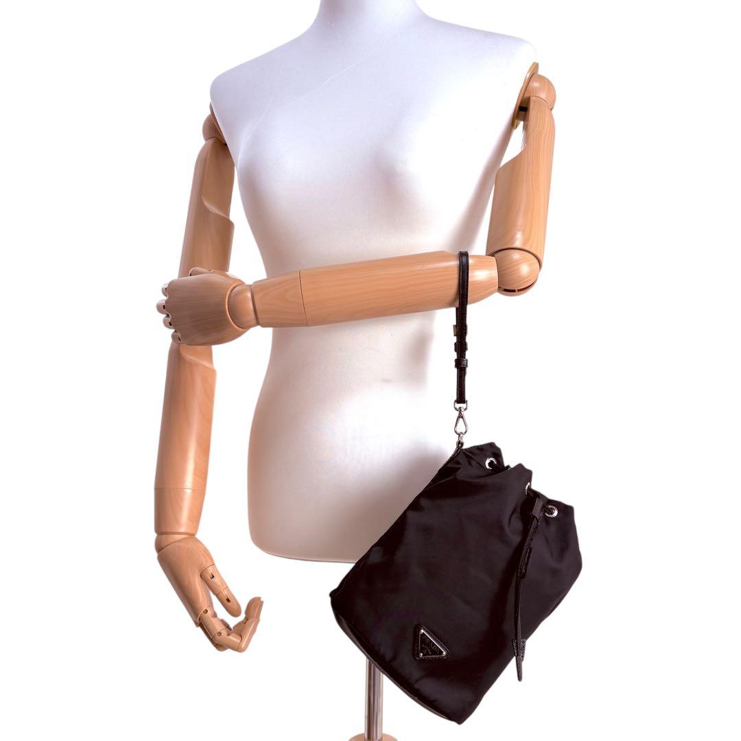 【良品】PRADA プラダ　RE-NYLON 巾着ポーチ　三角ロゴ　サフィアーノ
