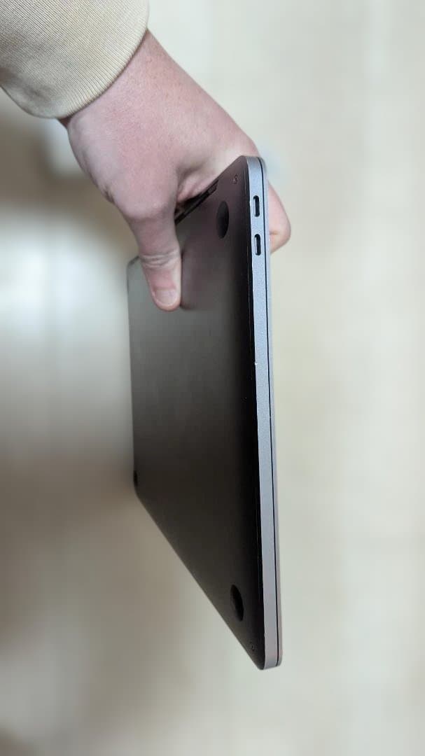 MacBook本体 MacBook Pro 13-inch (2017) i5 / 8GB