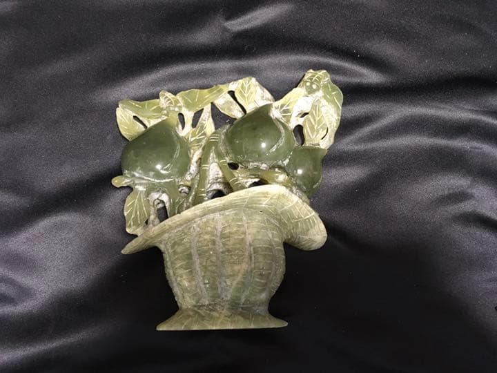 翡翠桃彫刻置物