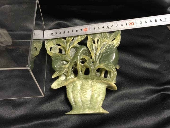 翡翠桃彫刻置物