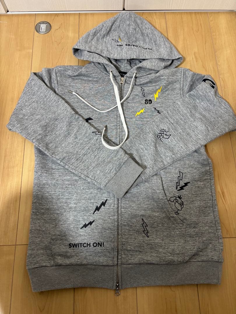 パーリーゲイツ　ピカチュウコラボパーカー　グレー　サイズ4