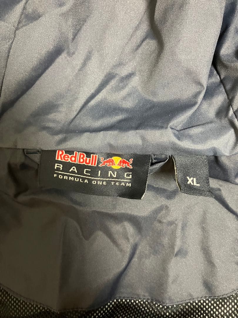 レッドブルレーシング　レインパーカー　フルジップ　ＸＬ
