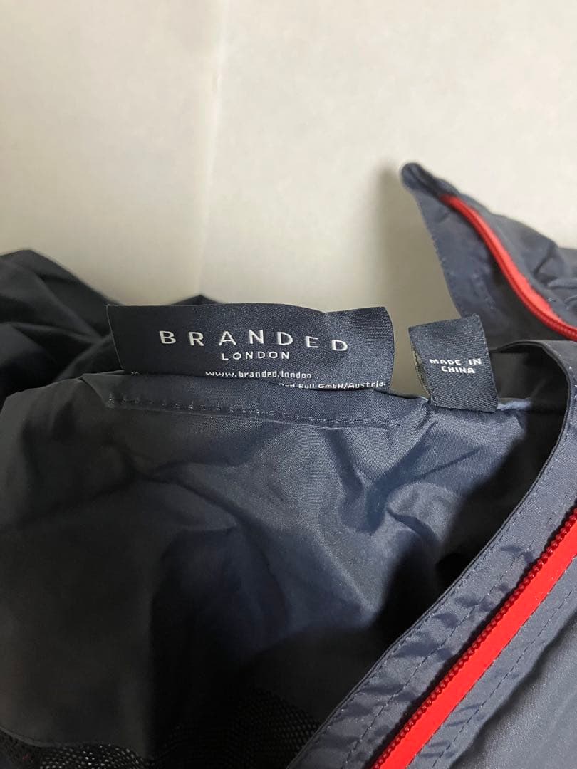 レッドブルレーシング　レインパーカー　フルジップ　ＸＬ