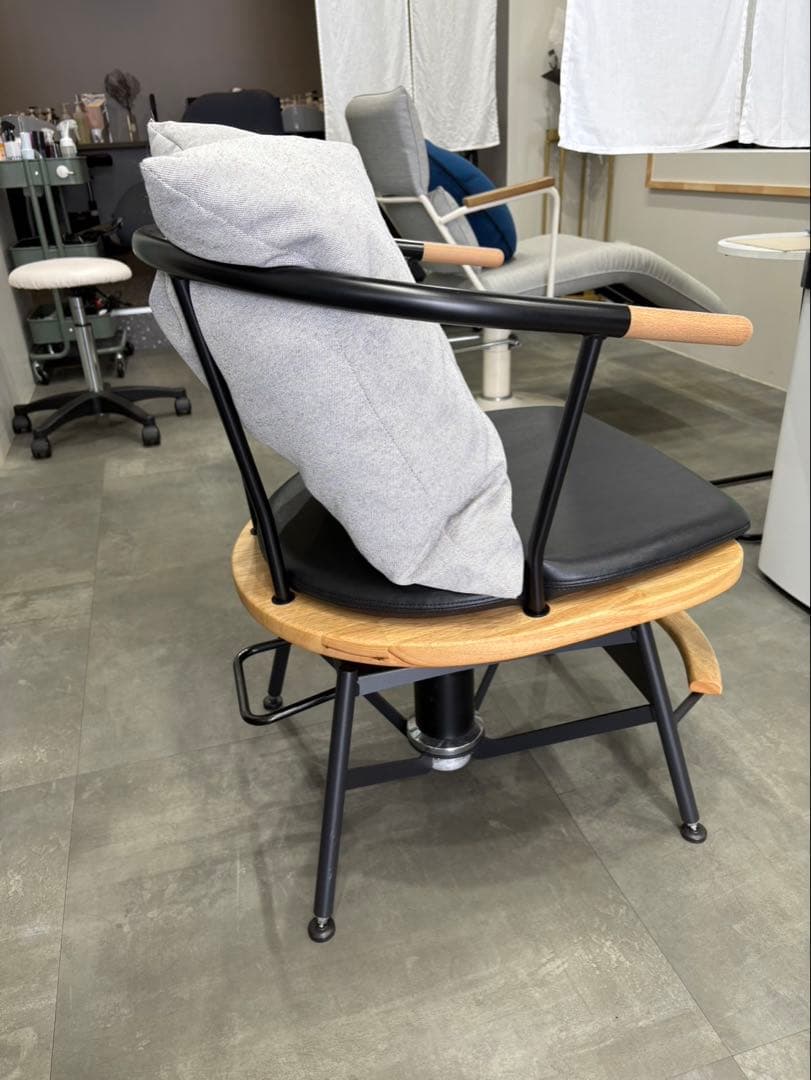 Smoå chair 02 グレー クッション ブラック フレーム