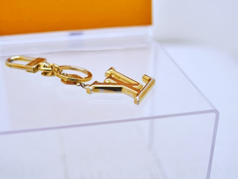 ⭐️美品　ルイヴィトン LOUIS VUITTON LVファセット キーホルダー