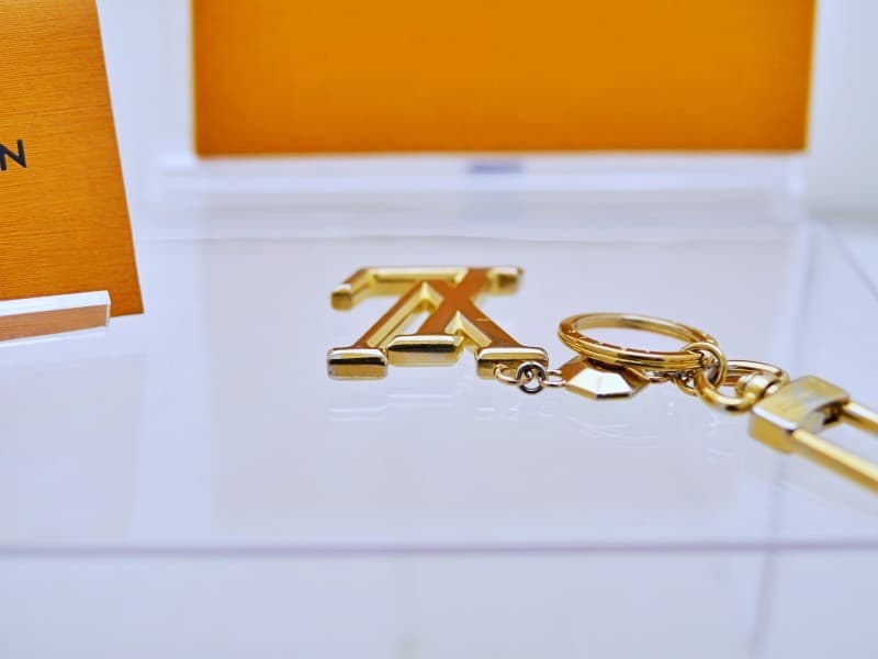 ⭐️美品　ルイヴィトン LOUIS VUITTON LVファセット キーホルダー