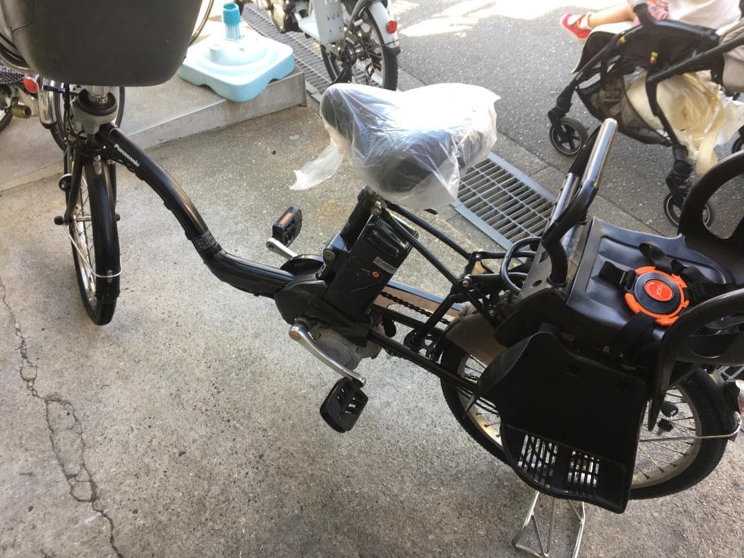 地域限定送料無料　ギュットミニ　三人乗り　8,9AH　黒　神戸市　電動自転車