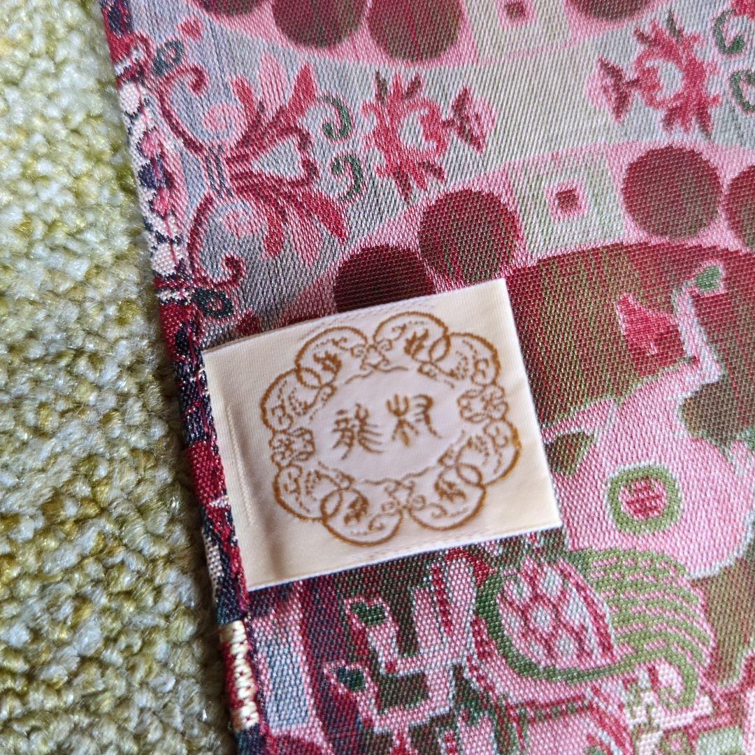 テーブルクロス 赤と白の円形パターン