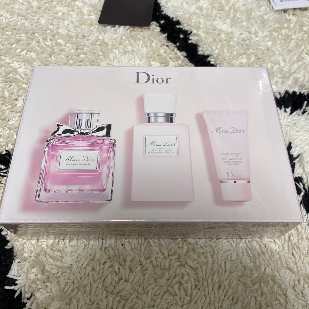 【ナラ】Miss Dior Blooming Bouquet セット