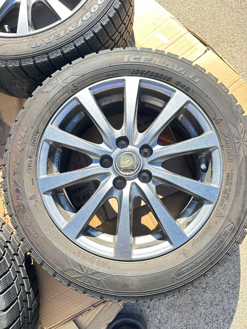引き取り限定 185/60r15新品スタッドレスタイヤホイール付き