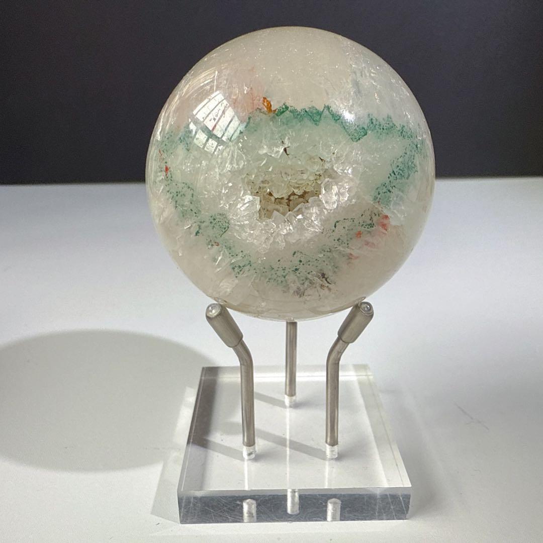 天然石水晶共生瑪瑙の笑い口　置物　スフィアNO.080703