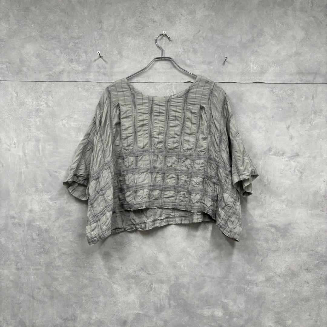 Haat ISSEY MIYAKE 半袖　デザイン ブラウス N1050