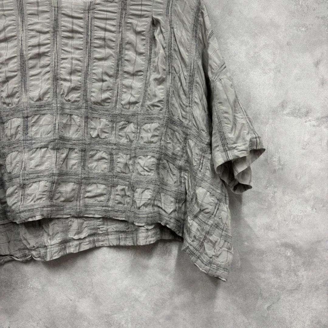 Haat ISSEY MIYAKE 半袖　デザイン ブラウス N1050