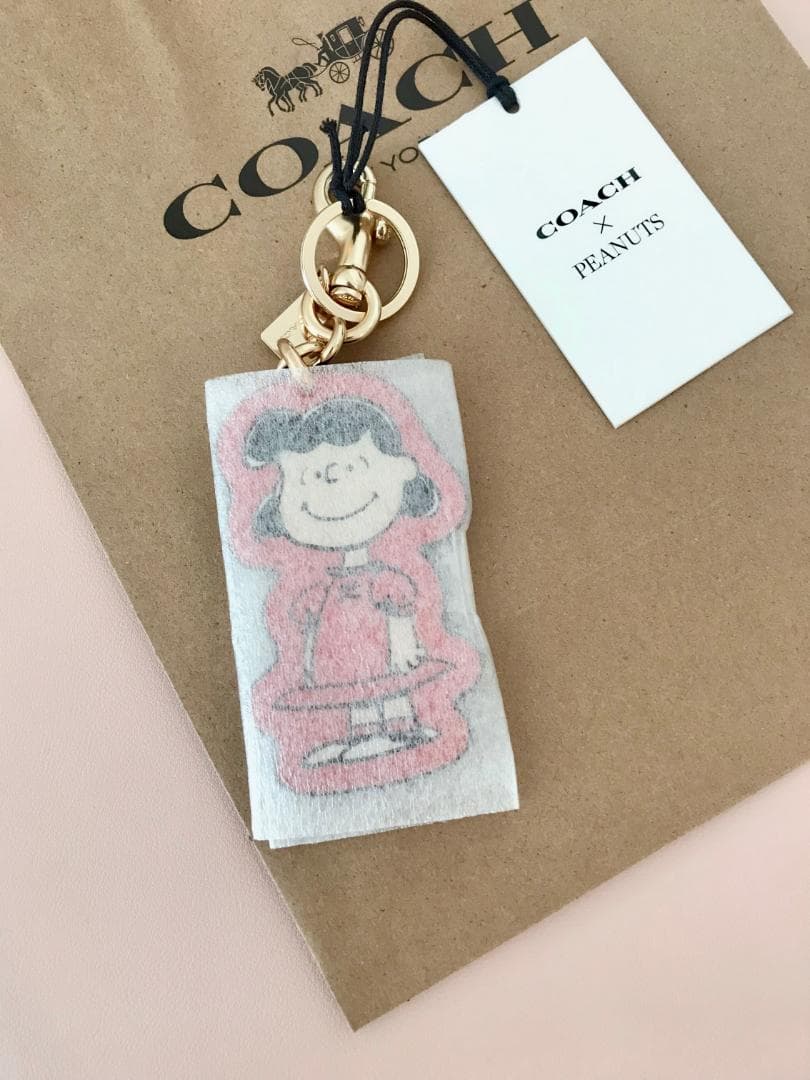新品【COACH X PEANUTS】ルーシー バッグ チャーム