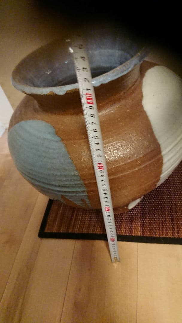 綺麗な大きい壺 (高さ40×横幅40)