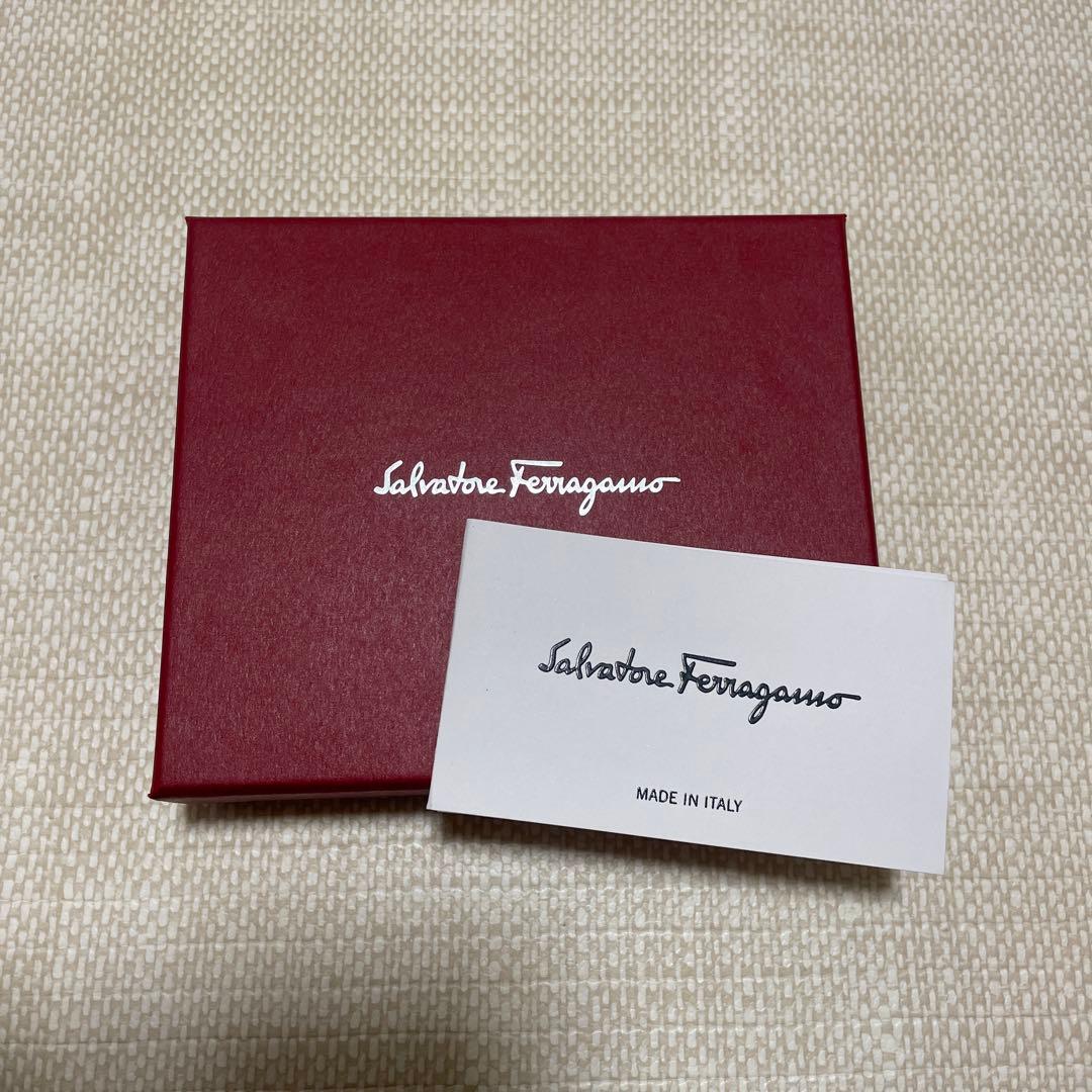 [新品]SALVATORE FERRAGAMO 折り畳み財布 モノグラム