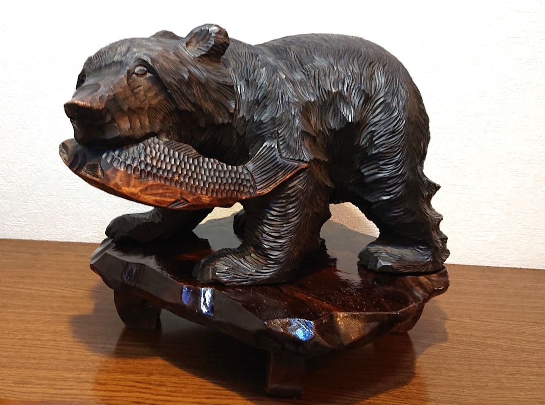 値下げしました　熊   木彫り台付き