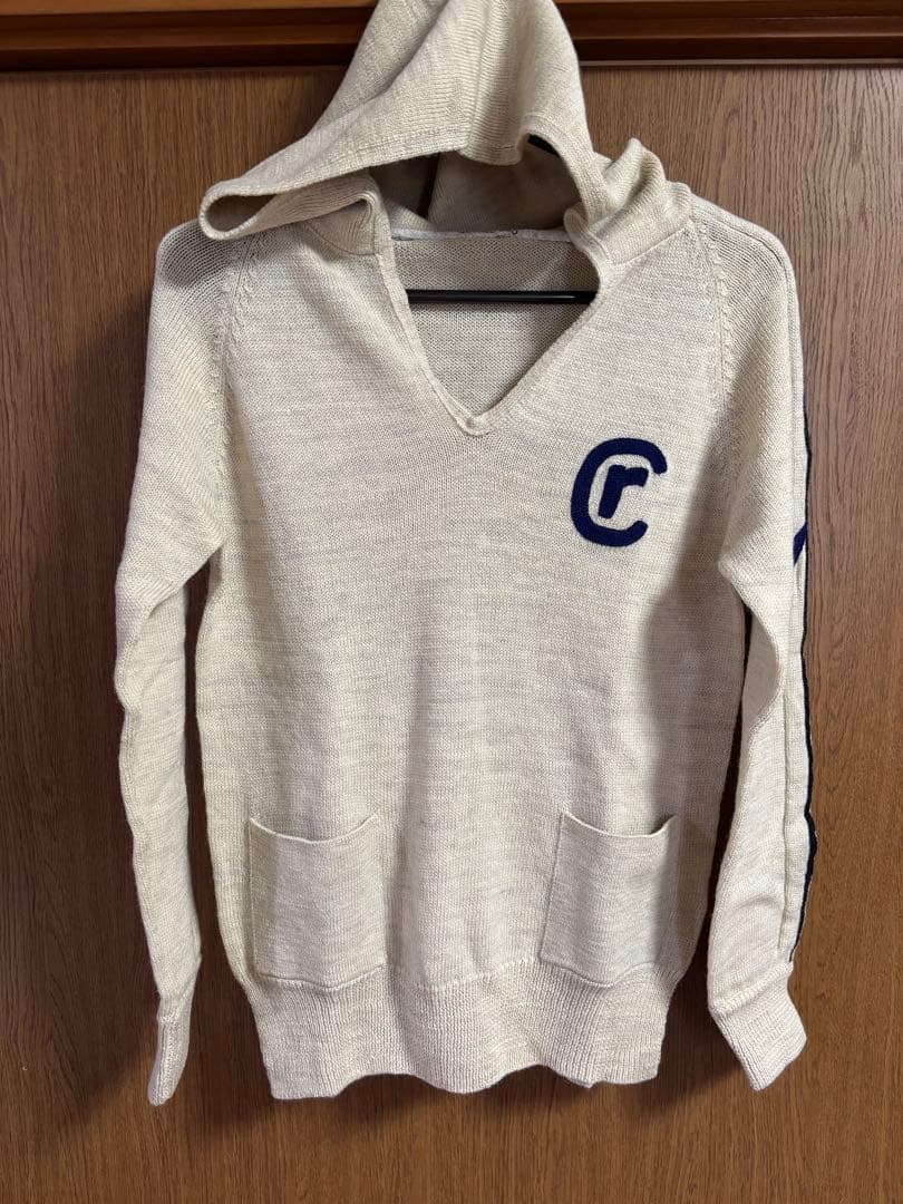 45r45rpmフード付きクリーム色ニットセーター