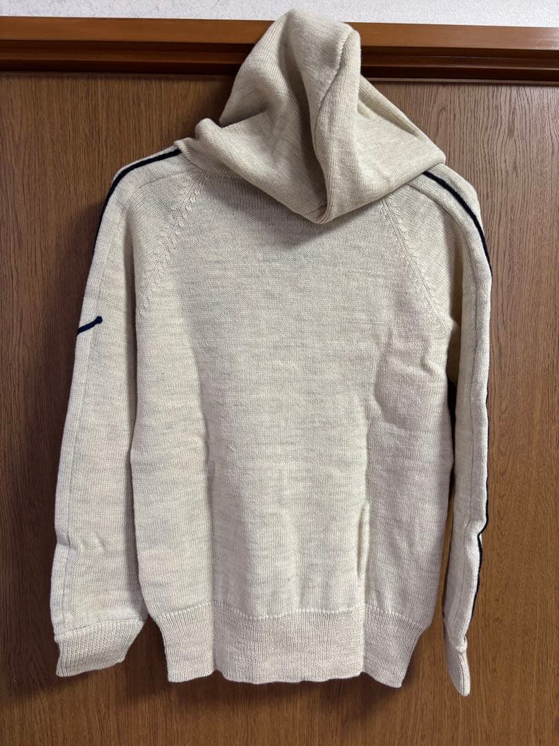 45r45rpmフード付きクリーム色ニットセーター