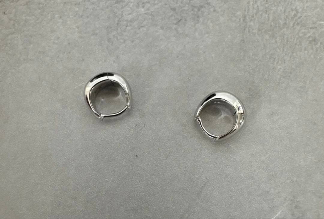 TOM WOOD Ice Huggies ミニ フープピアス シルバー