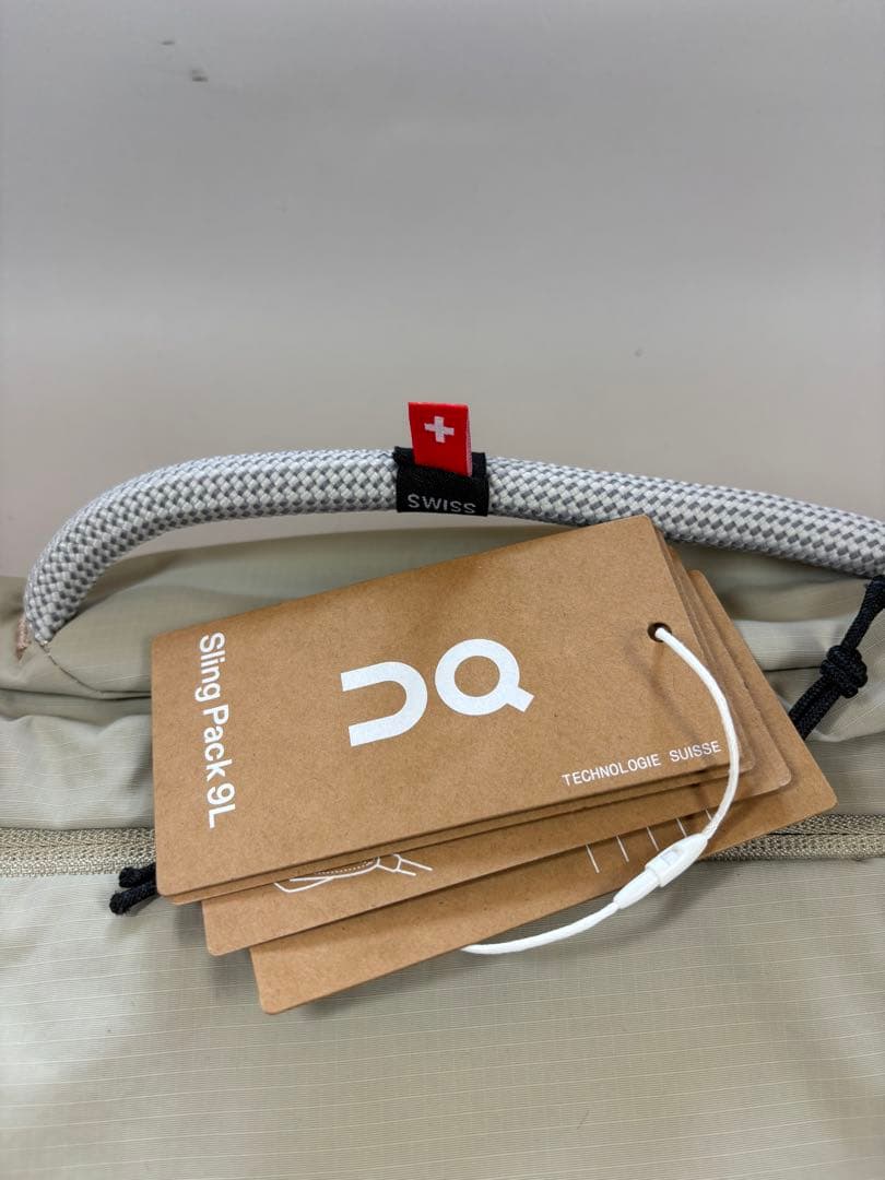 On Sling Pack 9L ベージュボディバッグ