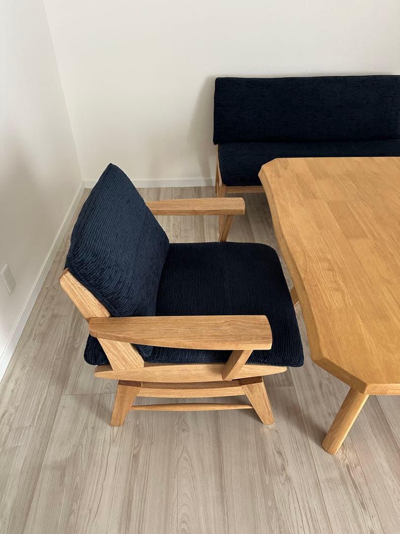 ※11/20までの掲載　テーブルとチェア2脚と2人掛けベンチのセット※引取希望