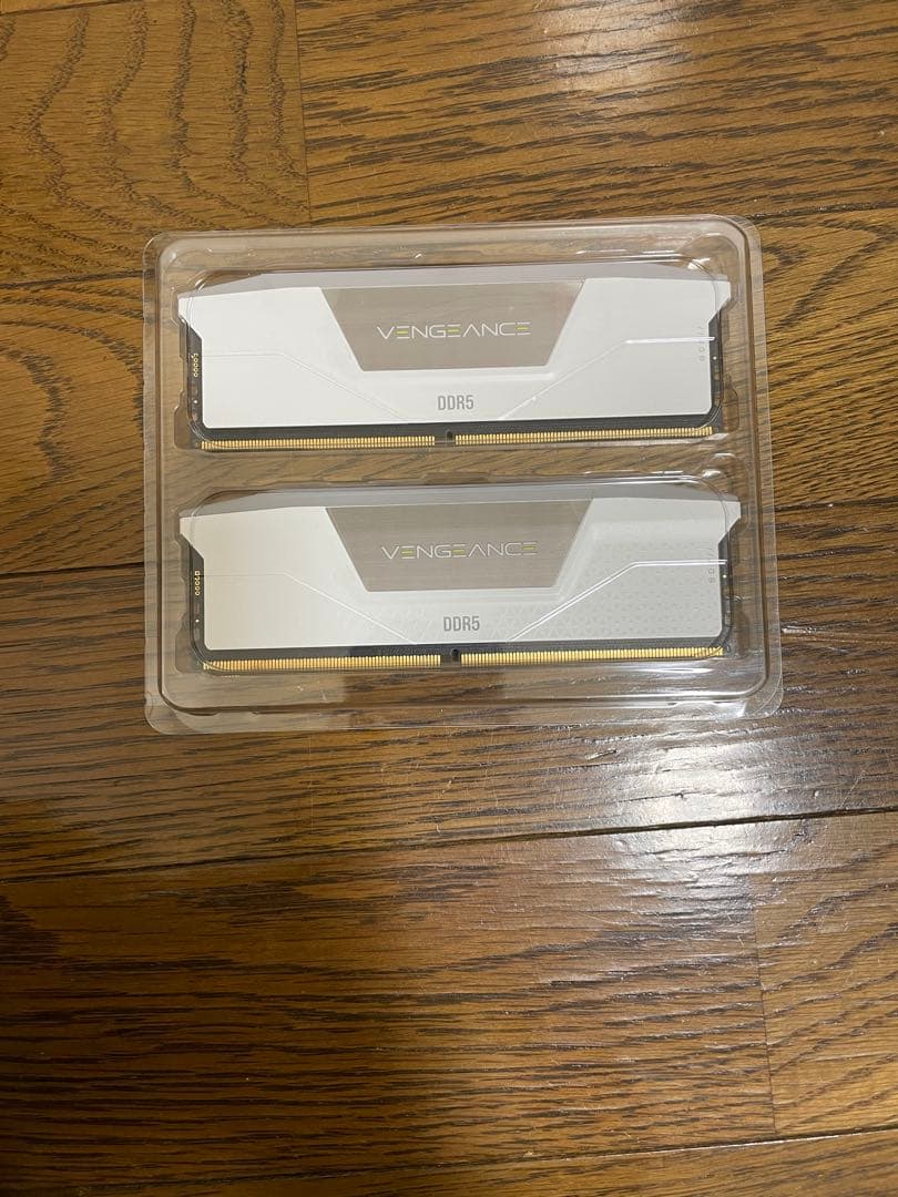 カリンCORSAIR RGB DDR5 32GB 5600MHz