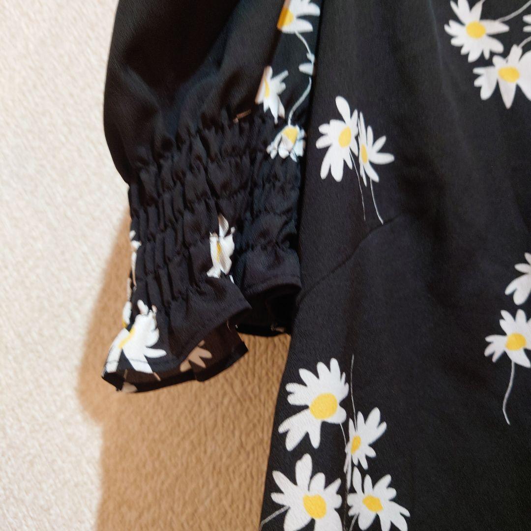 Reneルネ 花柄フリル襟半袖ブラウス 黒