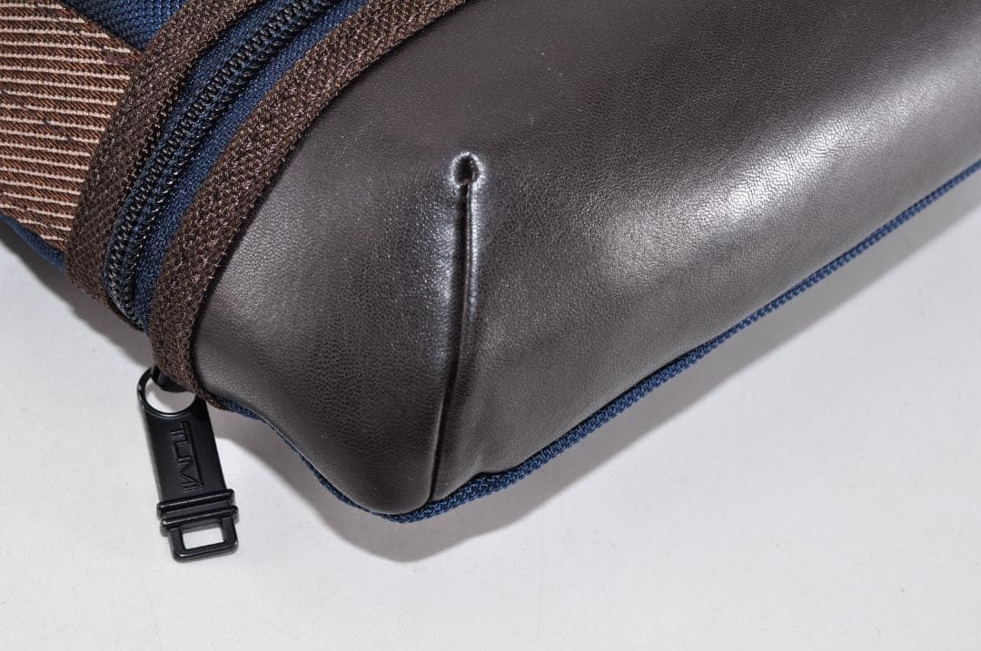 美品 TUMI トゥミ アルファブラボー メッセンジャーバッグ ショルダー　２