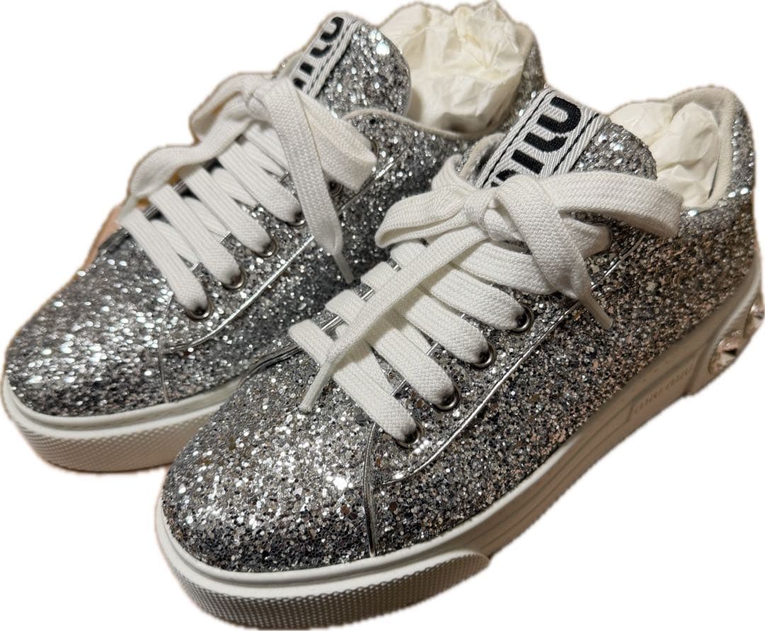 miumiu グリッターシルバースニーカー ストーン装飾付き