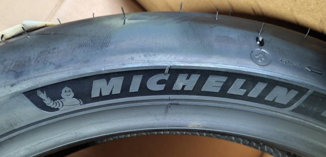 22年製室内保管バイク用ミシュランパワーカップ2 120/70R17フロント用