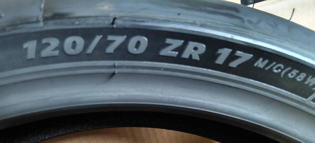 22年製室内保管バイク用ミシュランパワーカップ2 120/70R17フロント用