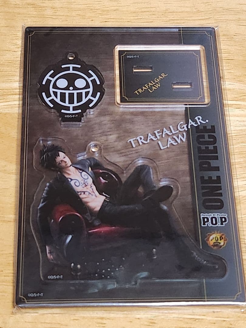 ONE PIECE　トラファルガー・ロー　アクリルスタンド