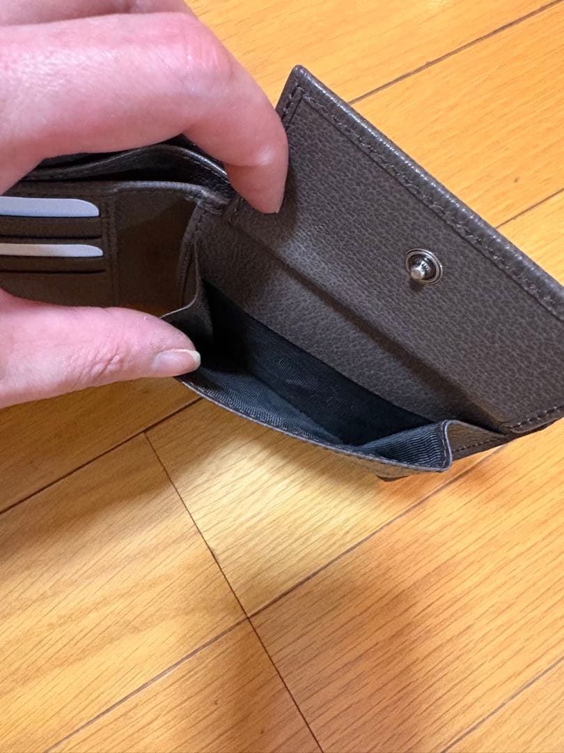 【新品】GUCCI GG 758244二つ折り財布　ギフト包装可能