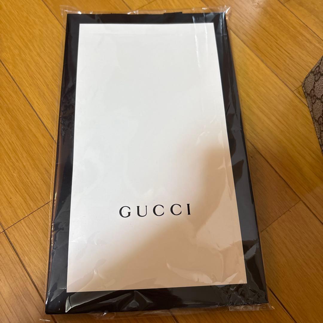 【新品】GUCCI GG 758244二つ折り財布　ギフト包装可能