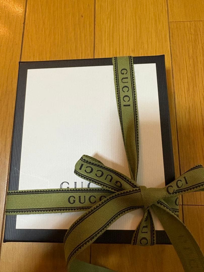 【新品】GUCCI GG 758244二つ折り財布　ギフト包装可能