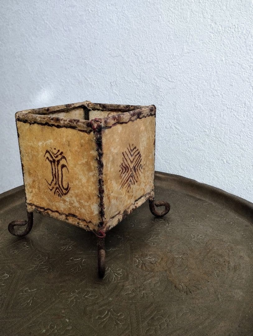 モロッコ　ベルベル　ビンテージレザーキャンドルホルダー