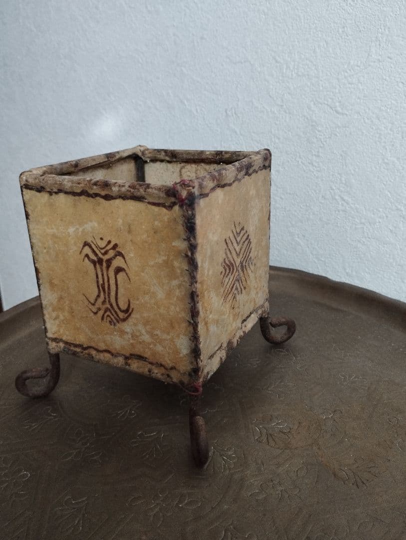 モロッコ　ベルベル　ビンテージレザーキャンドルホルダー