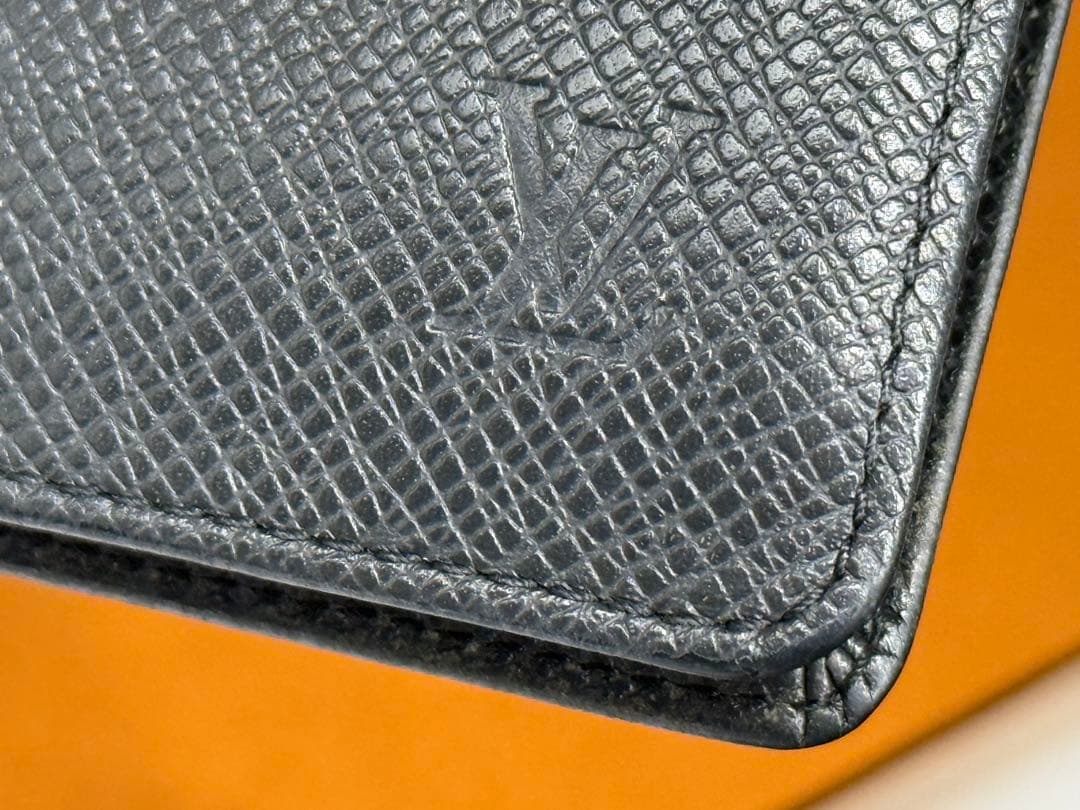 良品！ルイヴィトン　タイガ　小銭入れ付き二つ折り財布　アルドワーズ　黒系