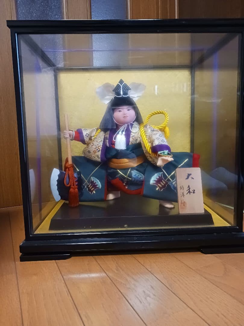 昭和好洋作 絹100%手縫い 本頭 市松人形仕様 豪華金襴着物 専用ガラスケース