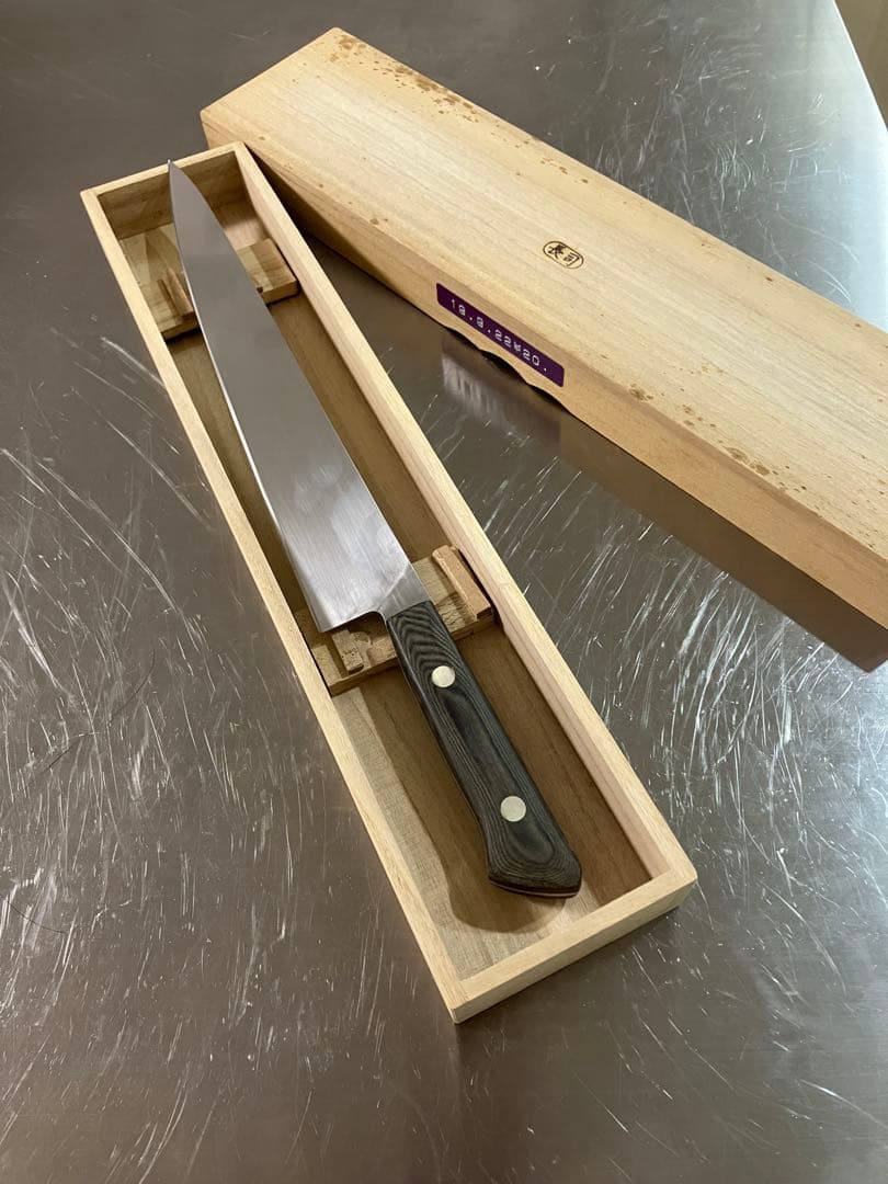 牛刀 筋引き包丁￼ 木箱付き