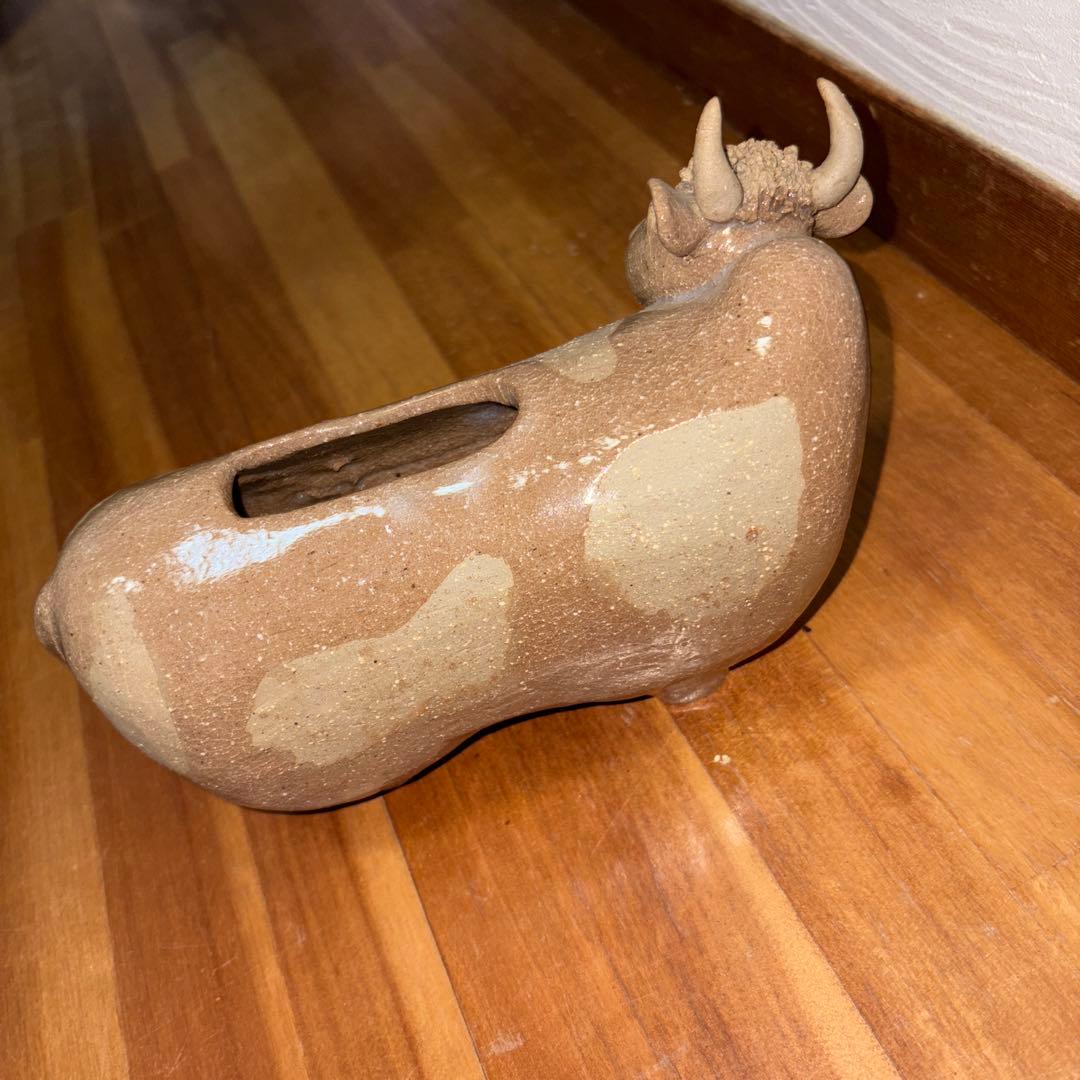 。牛陶器　置き物C1
