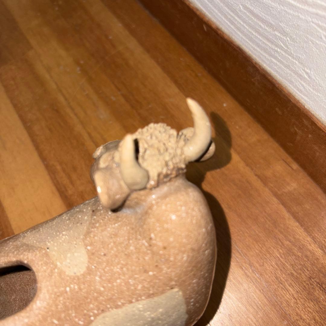 。牛陶器　置き物C1