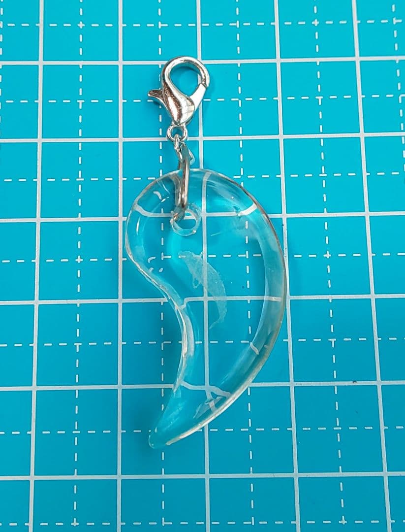 HM　ファスナーチャーム　ジップアクセサリー　シルバー　クリア　イルカ　勾玉