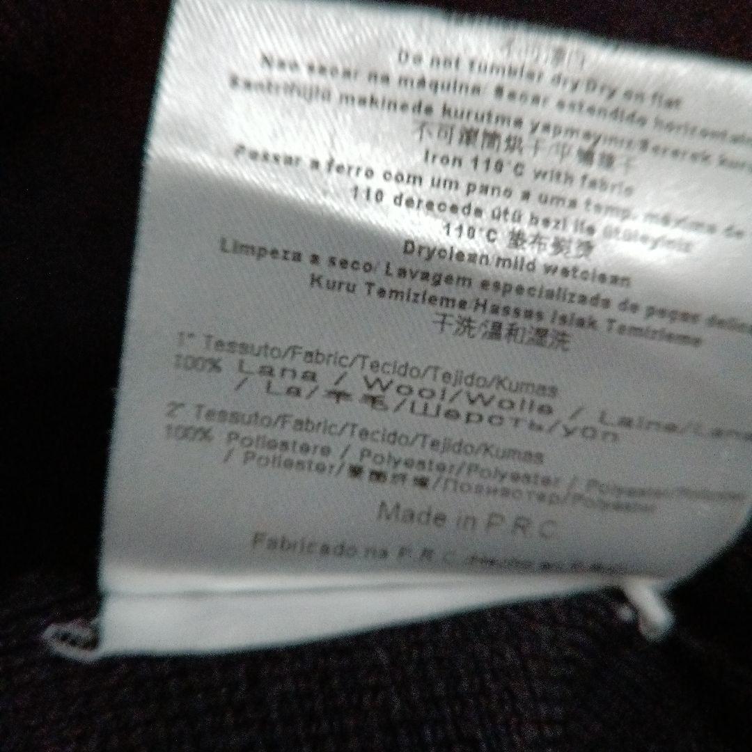 ヴェルサーチ黒のフルジップアップセーター Vエンブレム付き