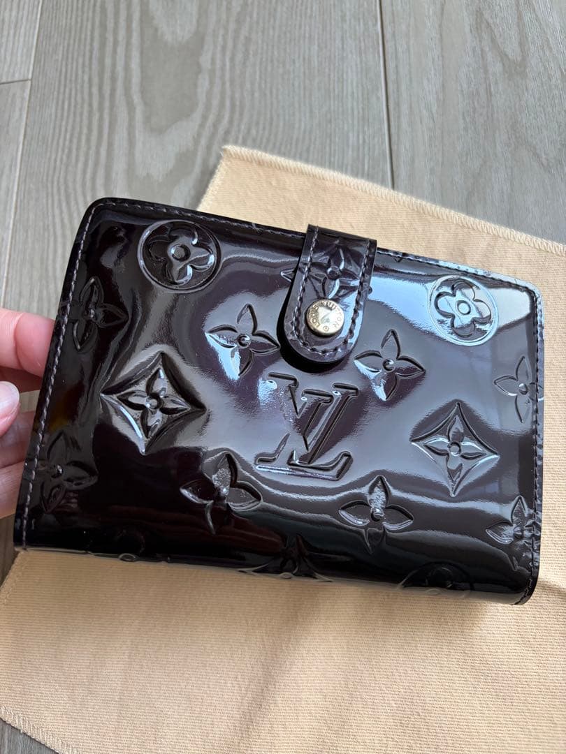 ルイヴィトン ヴィエノワ モノグラム ヴェルニ 折り財布
