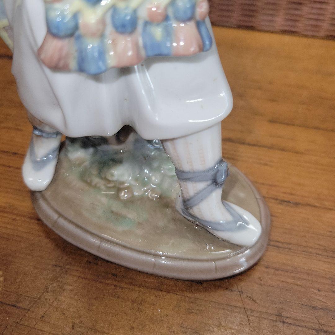 【完品】LLADRO リアドロ バレンシアの花 ブーケを持つ少年 1526