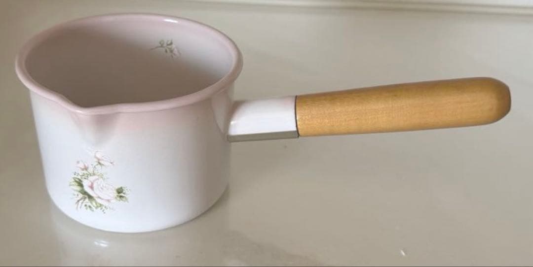 イマンオードリーピンク木持ち手ミルクパン琺瑯